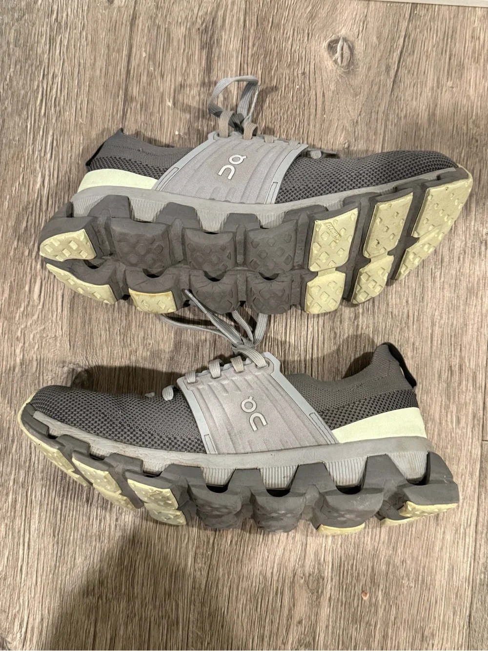 On cloud womens Athletic Shoes 7.5